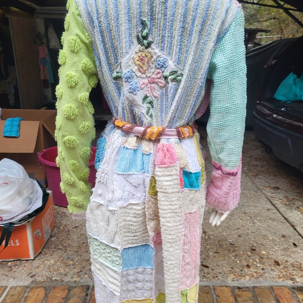 Vintage Chenille Robe Floral Embroidered Medium NWT Handmade - Picture 2 of 7